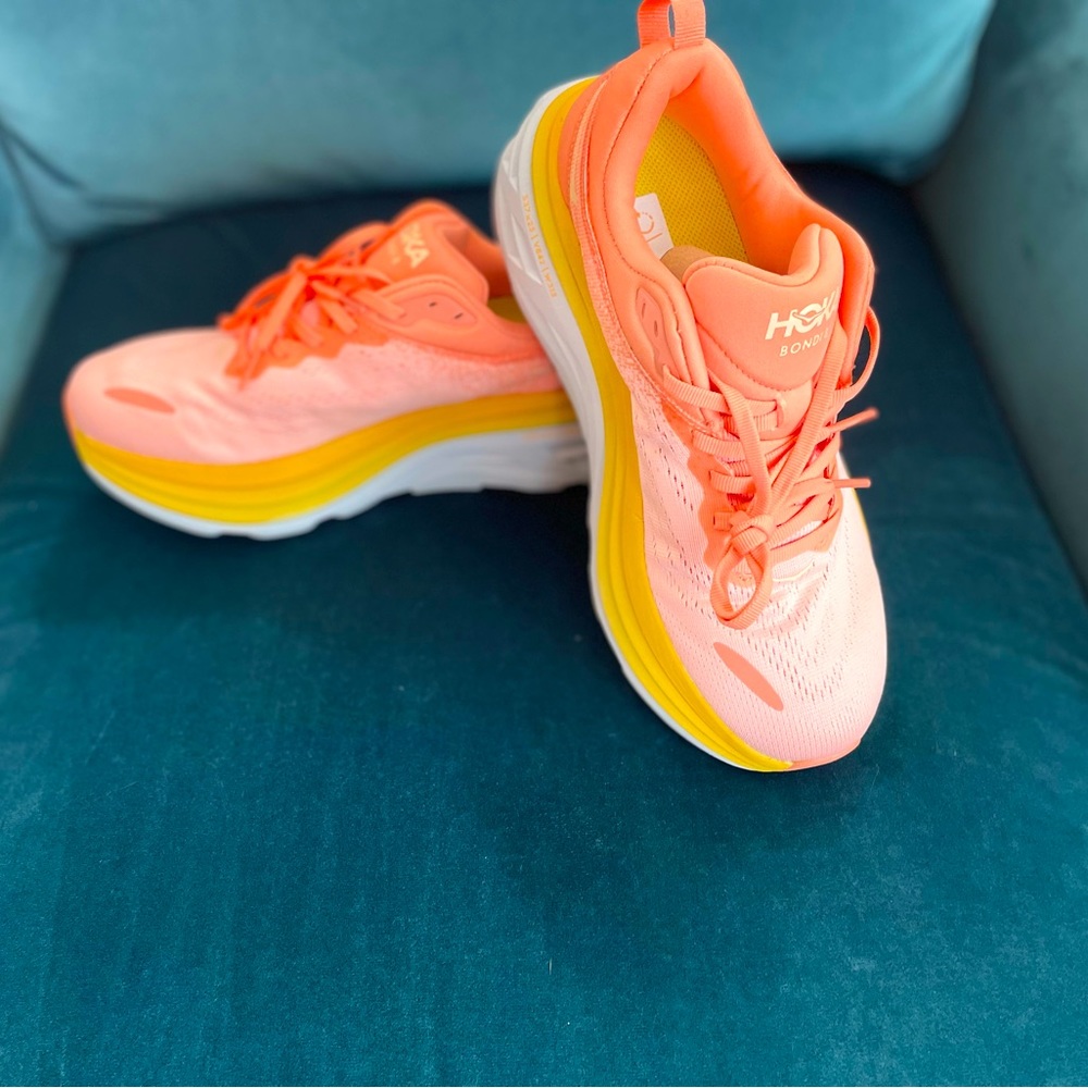HOKA WOMEN’s Bondi 8 size 8D (wide) Never Worn.